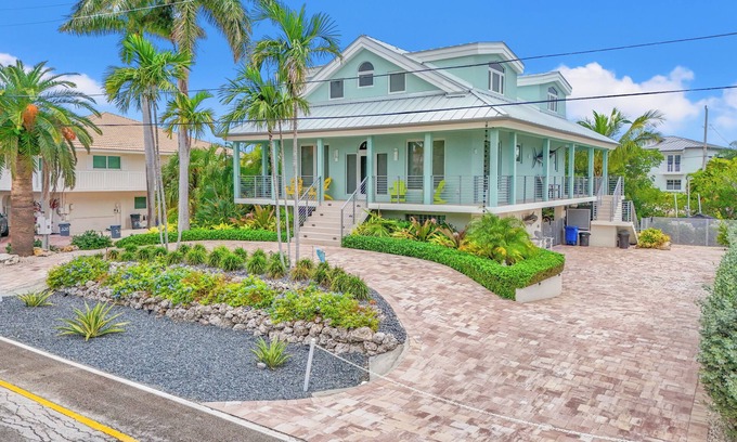 Coury House | Luxurious 3-bedroom home with Pool and Dock in Key Colony Beach