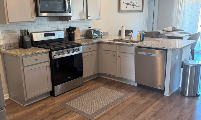Wrightsboro House | Luxurious 3 bedroom home, 10 minutes from downtown Wilmington, pet friendly!