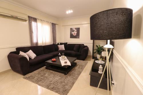 Sheikh Zayed City Apartment | Spacious 3-Bedroom Flat with Hot Tub in Prime Location