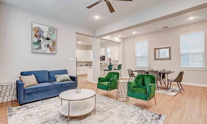 Greater Heights House | Stylish 3 Beds/3.5 Baths Home in The Heights, Pet-Friendly