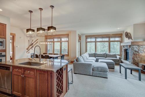 River Run Apartment | Elegant 3 BR Ski-In Out Condo at River Run Village