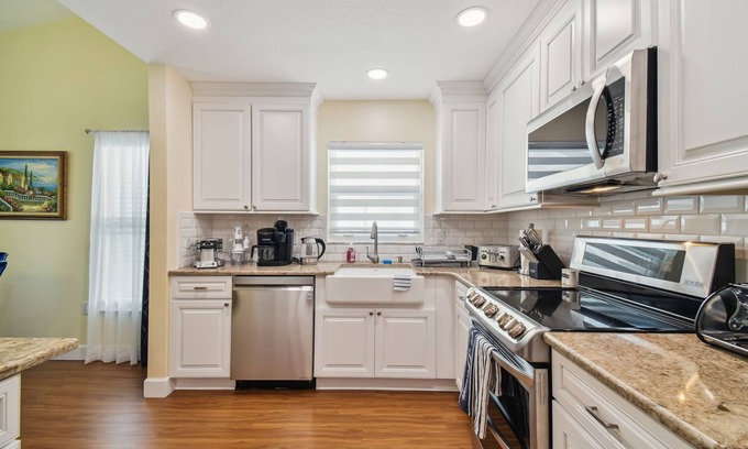 New Port Richey House | Ocean View 3bd/2ba Home with Private Heated Pool