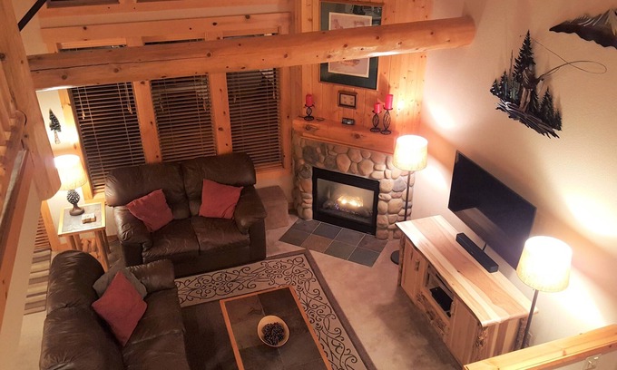 Redmond House | Inviting Eagle Crest Chalet with Hot Tub & Golf Course Access