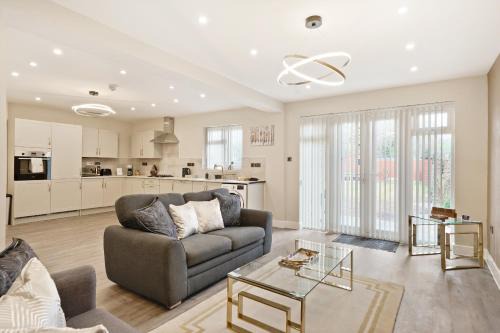 Shirley House | Elegant 4-Bed House in Solihull for Business & Leisure