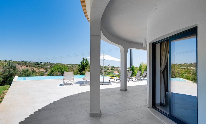Loule Villa | Elegant 4-Bed Villa in Loulé with Private Pool & Breakfast