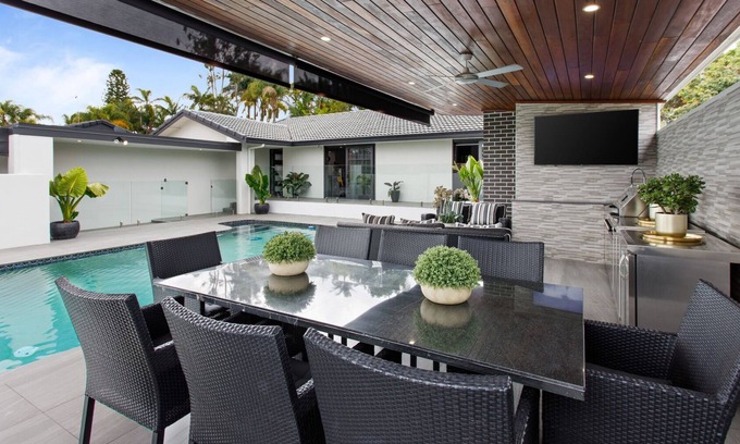 Benowa House | Luxurious 4 Bedroom Family Home with pool