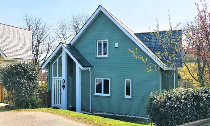 St Austell House | Family-Friendly 4 Bedroom New England Villa - Trewhiddle V10