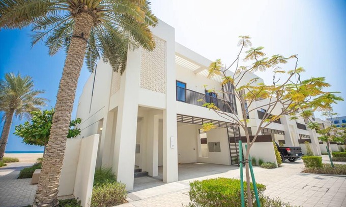 Al-Fujairah Villa | Beachfront 4 Bedroom Villa with Pool & Ocean Views