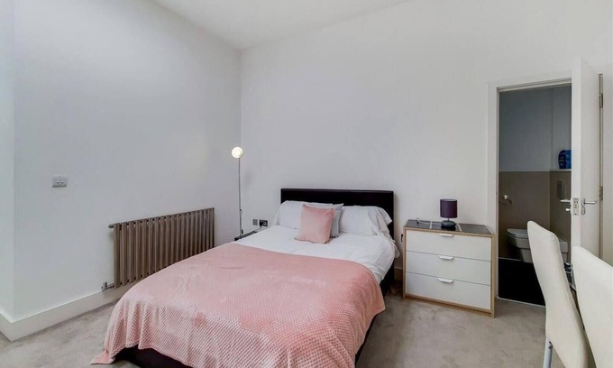 Islington Apartment | Elegant 4-Bedroom Apartment in Central London, Pet Friendly