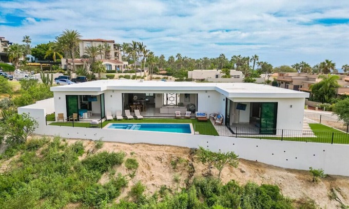 Cabo Bello Villa | Luxurious 4Bed Villa spacious & private heated pool steps from Beach