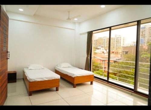Kandiwali West Apartment | Luxurious 4BHK Homestay in Kandivli Mumbai Spacious Scenic and Family Friendly