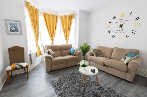 Stockton-on-Tees Apartment | Spacious 6 Bedroom Apartment with Kitchen in Oxbridge