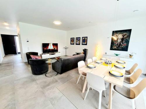 Reckange-sur-Mess Apartment | Elegant 5-Bedroom House with Family-Friendly Amenities
