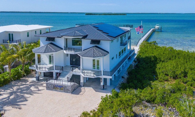 Ramrod Key House | Luxurious 6 Bedroom 8 Bath Open water pool home on Ramrod Key with great boating