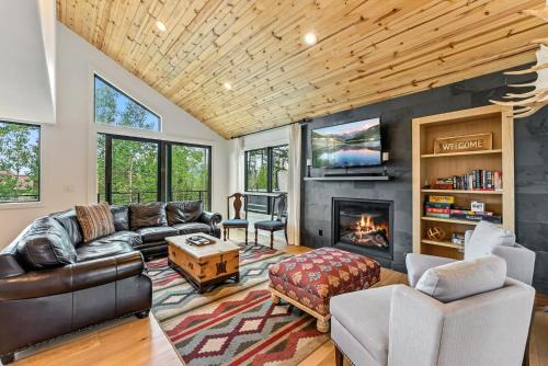 Peak 8 House | Exceptional 6BD Retreat in the Heart of Breck