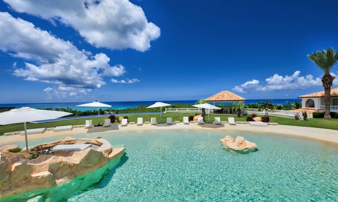 Rambaud Villa | Elegant 7-Bedroom Villa with Private Pool and Ocean Views