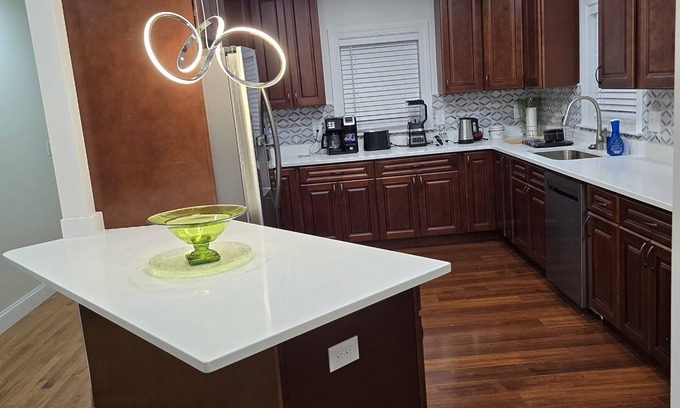 Malden Apartment | Luxurious 8-bedrooms APT., two suites in Malden MA close to Cambridge, Boston MA