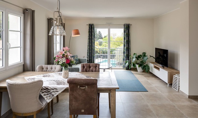 Roquefort-les-Pins Apartment | Elegant Apartment with Ocean View in Côte d'Azur