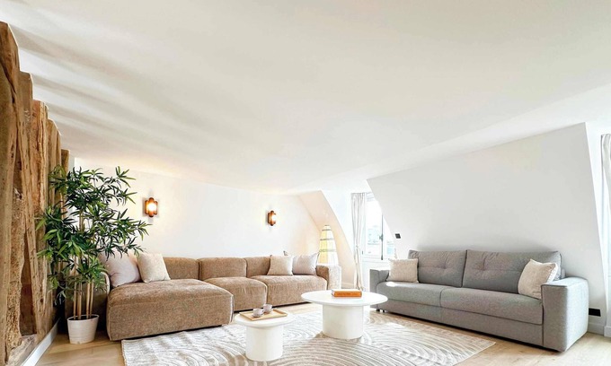 Odeon Apartment | Guest Rated 10/10: Modern Apartment with Spa & Breakfast