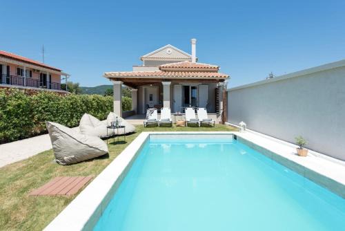 Ag. Georgios Villa | Relaxing Agios Georgios Villa with Private Pool & Ocean View