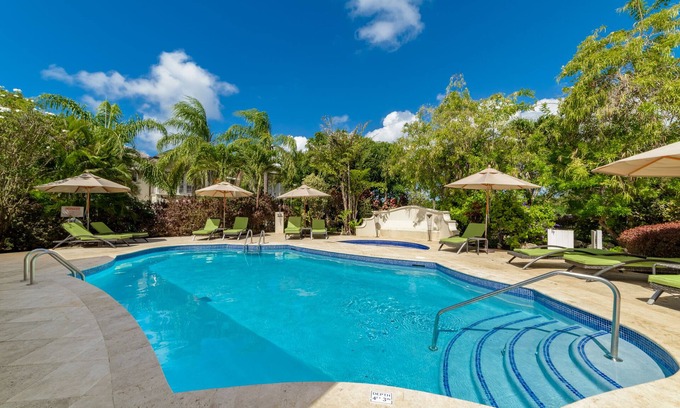 Prospect Villa | Elegant 3-Bedroom Villa with Pool in Tropical Resort