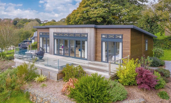 Narberth Ski Chalet | Contemporary Lodge with Breathtaking Panoramic Views