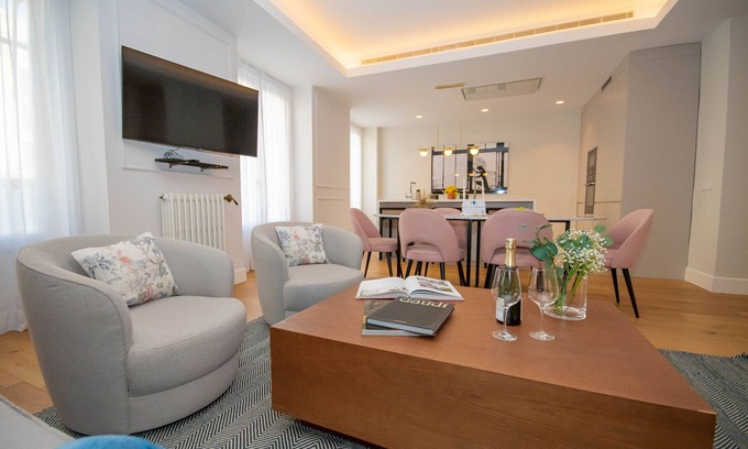 Cortes Apartment | Elegant Calle Alcalá Hotel in Central Madrid - Rated 10/10