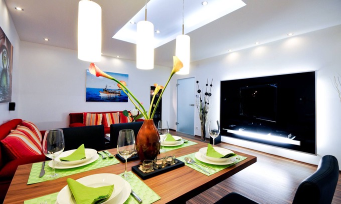 Leopoldstadt Apartment | Modern Apartment with Balcony and Pool in Vienna - Rated 9.2