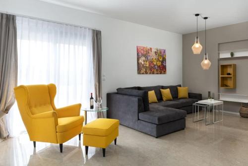 Petaloudes Apartment | Modern Seaside Retreat with Child-Friendly Amenities