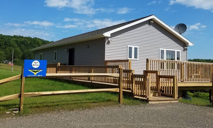 Otego House | Luxurious and new, under 10 mins to All Star Village