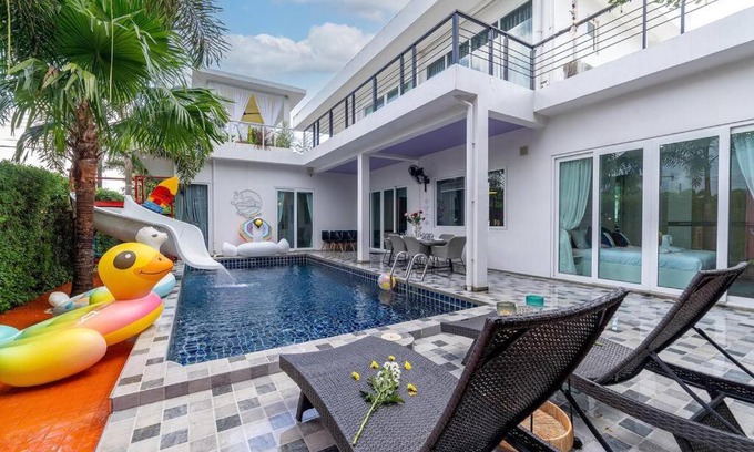Na Chom Thian Villa | Playful 5 Bedroom Pool Villa - Family-Friendly Retreat