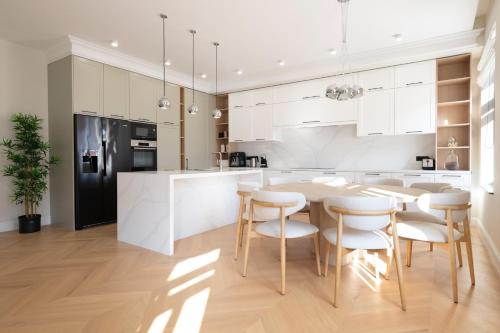 Zagreb Apartment | Luxurious and spacious 4BR in historical downtown