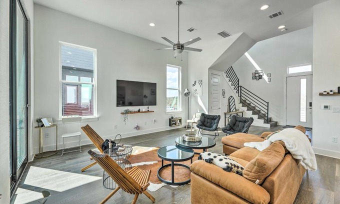 Meadows At Trinity Crossing House | Stylish Austin Home: Family-Friendly Retreat Near Downtown
