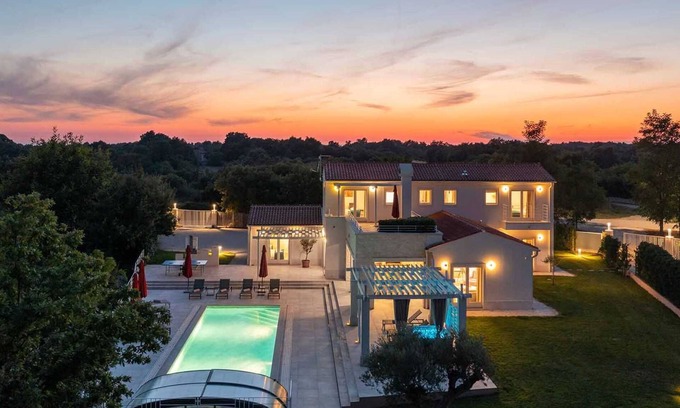Rezanci Villa | Spacious Complex Perfect for Large Groups with Pool & Spa