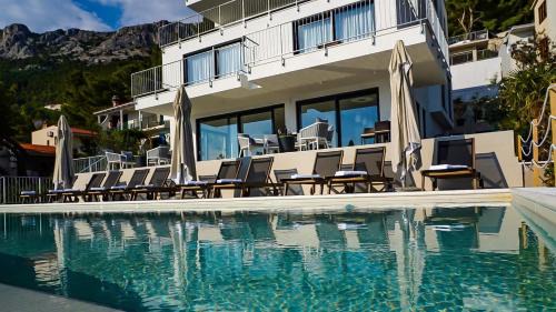 Brela Villa | Pet-Friendly Villa in Brela with Oceanfront Pool & Hot Tub