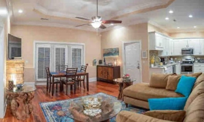 Graysville House | Stylish 2 Bedroom Apartment with Office & Family-Friendly Perks