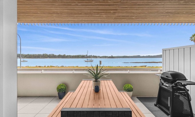 Batemans Bay Apartment | Elegant Apartment with Pool in Batemans Bay