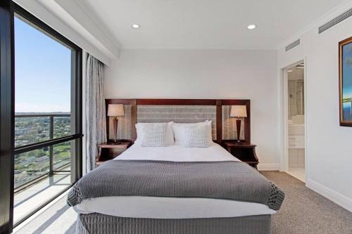Takapuna Apartment | Luxurious Apartment 1BR Free Carpark Gym Pool & HotTub