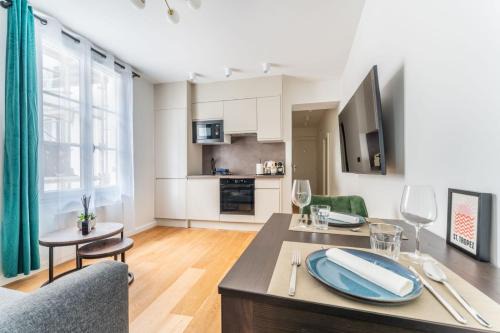 Val-de-Grace Apartment | Elegant Apartment in the Heart of Paris - 10/10 Rated!