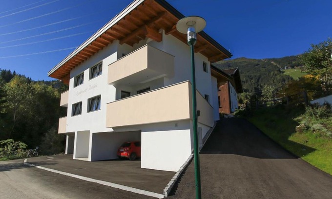 Fuegenberg Apartment | Elegant Apartment in F genberg with Sauna and Hot Tub