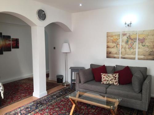 Abingdon Apartment | Elegant Apartment in Kensington & Chelsea - Family-Friendly Stay
