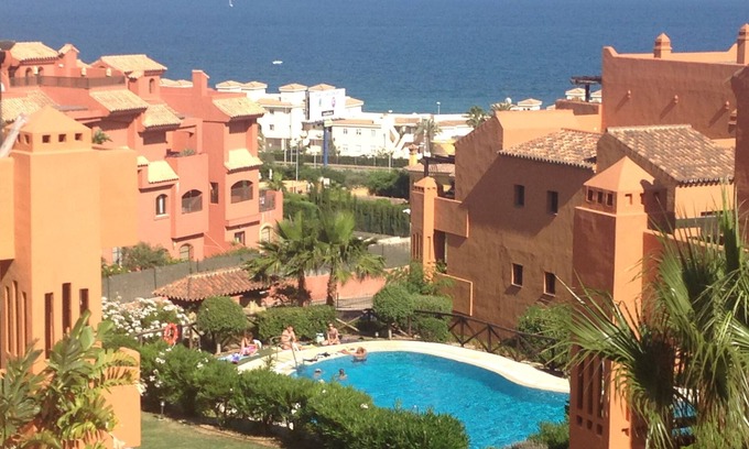 Buenas Noches Apartment | Beachfront Apartment with Ocean Views in Estepona
