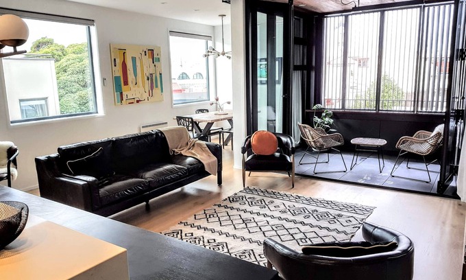 Ponsonby Apartment | Stylish Apartment Near CBD & Harbor - 10/10 Guest Rated