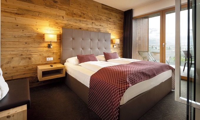 Lagundo Apartment | Luxurious apartment on the sunny slopes of Merano. Pets allowed!