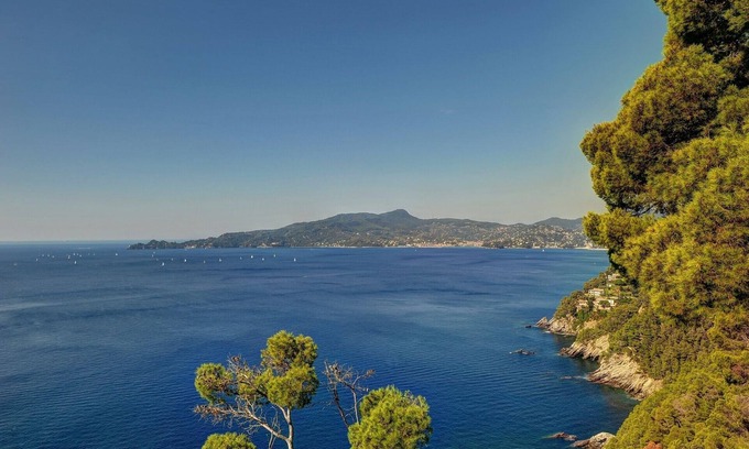 Chiavari Apartment | Impressive Oceanfront Apartment with Breathtaking Views