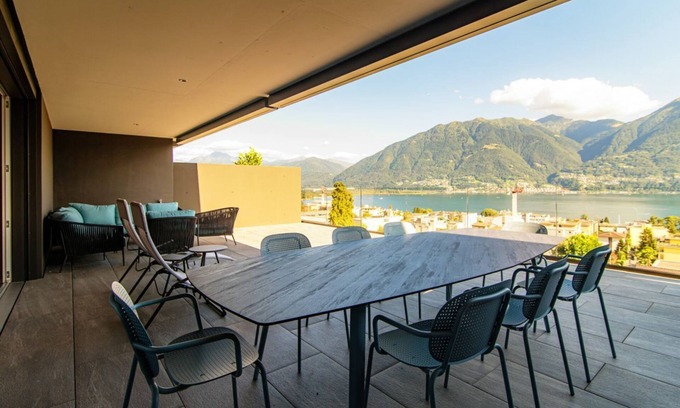Minusio Apartment | Elegant Apartment with Panoramic Lake View in Minusio