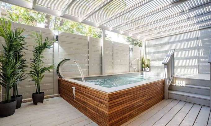 Mea She'arim Condo | City Center Apt with Private Heated Pool and Spa Access