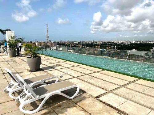 Dakar Apartment | Stylish Apartment with Rooftop Pool and Ocean Views