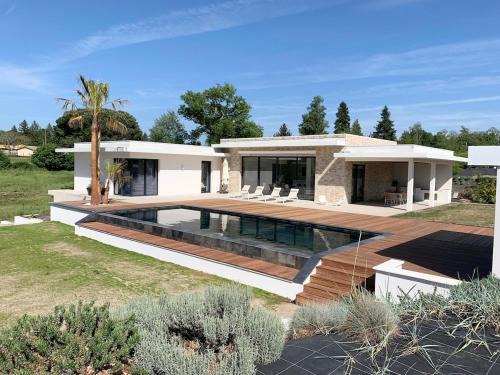 Belin-Beliet Villa | Luxurious Architect-Designed Villa with Pool