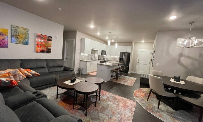 Sheboygan Condo | Artistic Coastal Condo with Spa & Hot Tub - Rated 10/10